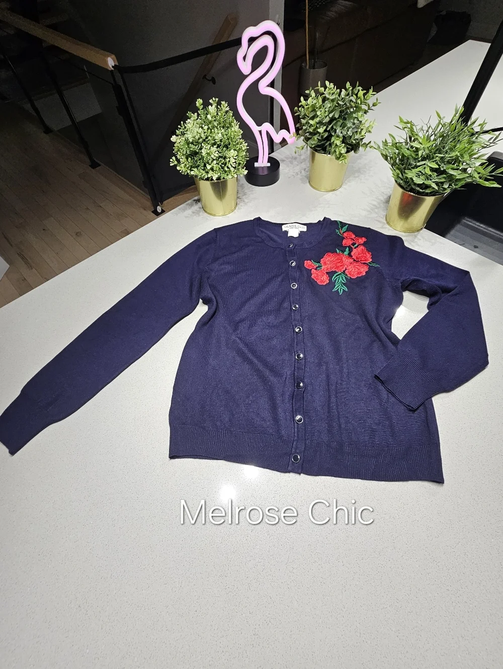 MELROSE CHIC Superbe Cardigan Bleu Foncé Avec Broderie De Roses Rouges - Picture 1 of 6
